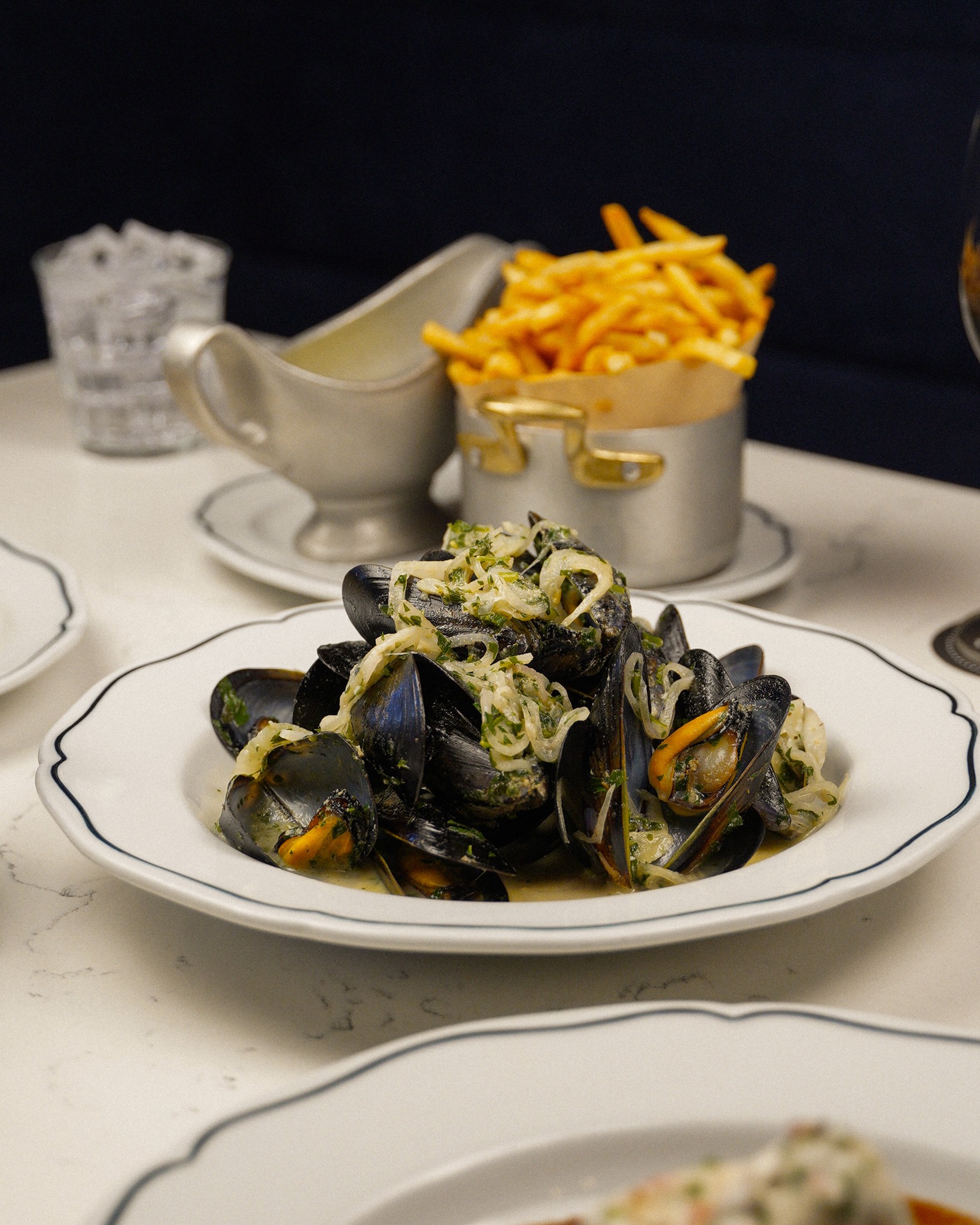 Nothing kicks off the week quite like Moules-Frites! 🥂
We're here for you Monday-Friday from 11:30-9, with Happy Hour 3-5, and for dinner Saturday & Sunday 4-9. Let's French it up on Fourth Street!