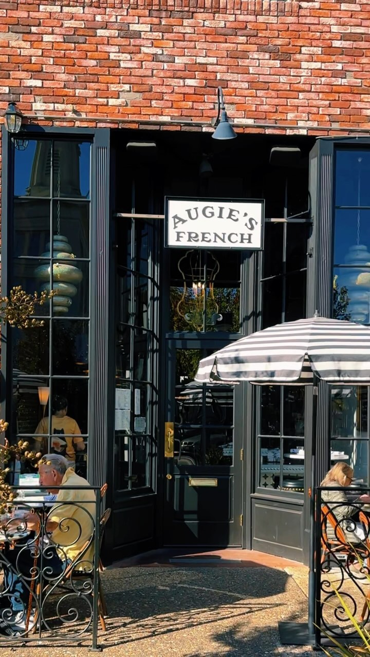 Un grand merci to everyone who joined us for our first week of lunch service! The warm welcome has us feeling très special. We’re thrilled to have our doors open during the day, soaking in everything that 4th Street has to offer. Slide into a booth or perch at the bar and let’s French it up. ❤️🐌
⏰ NEW HOURS
11:30-9:00 Monday through Friday
HH 3:00-5:00
4:00-9:00 Saturday & Sunday