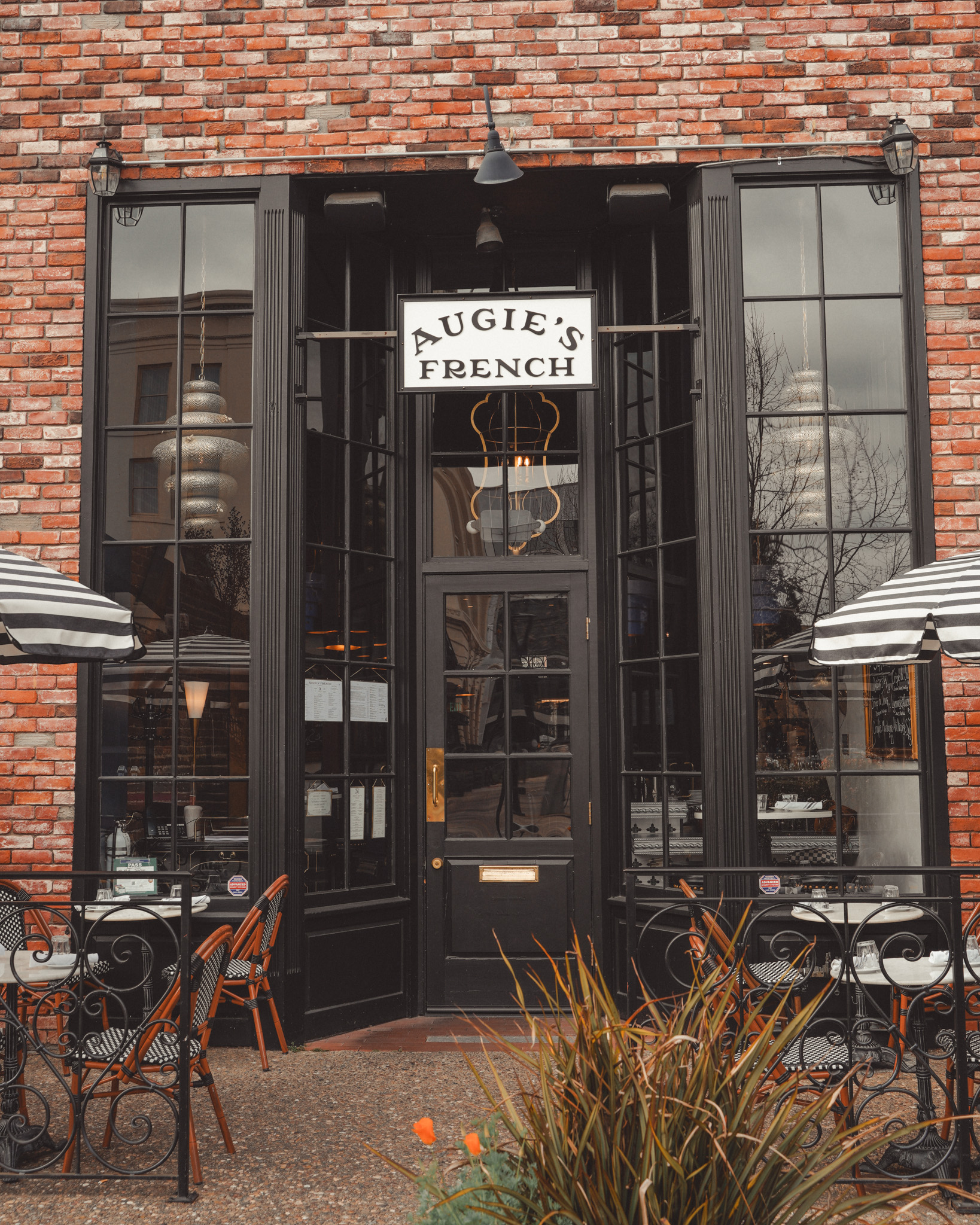 A little taste of France in the heart of downtown. 🇫🇷
📸: @savery.media