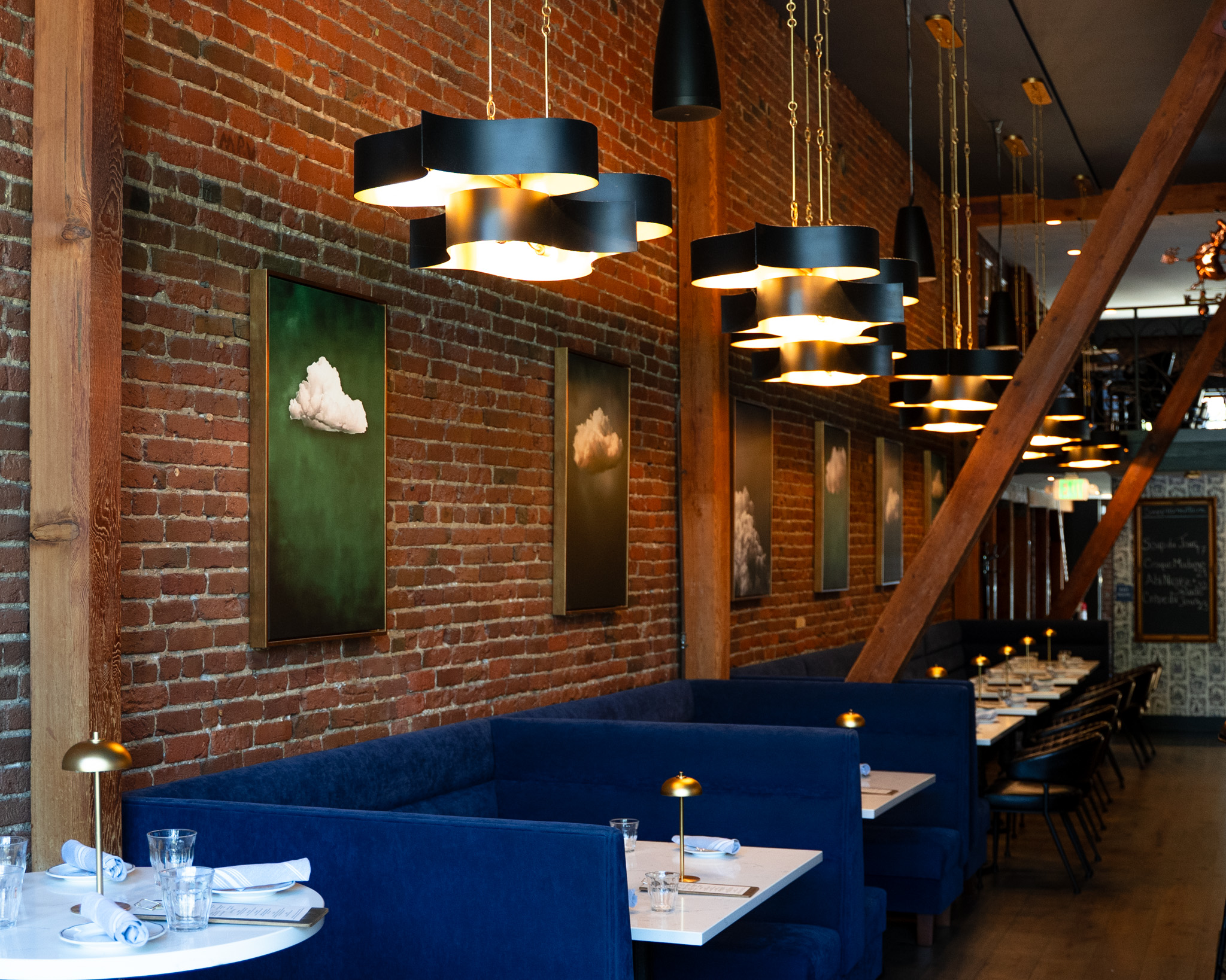 Weekend plans: found. Slide into a booth, order a little something, stay for a lot. Lunch, happy hour, dinner. Whatever you’re craving, we’ve got you. ❤️🐌
📸: @savery.media