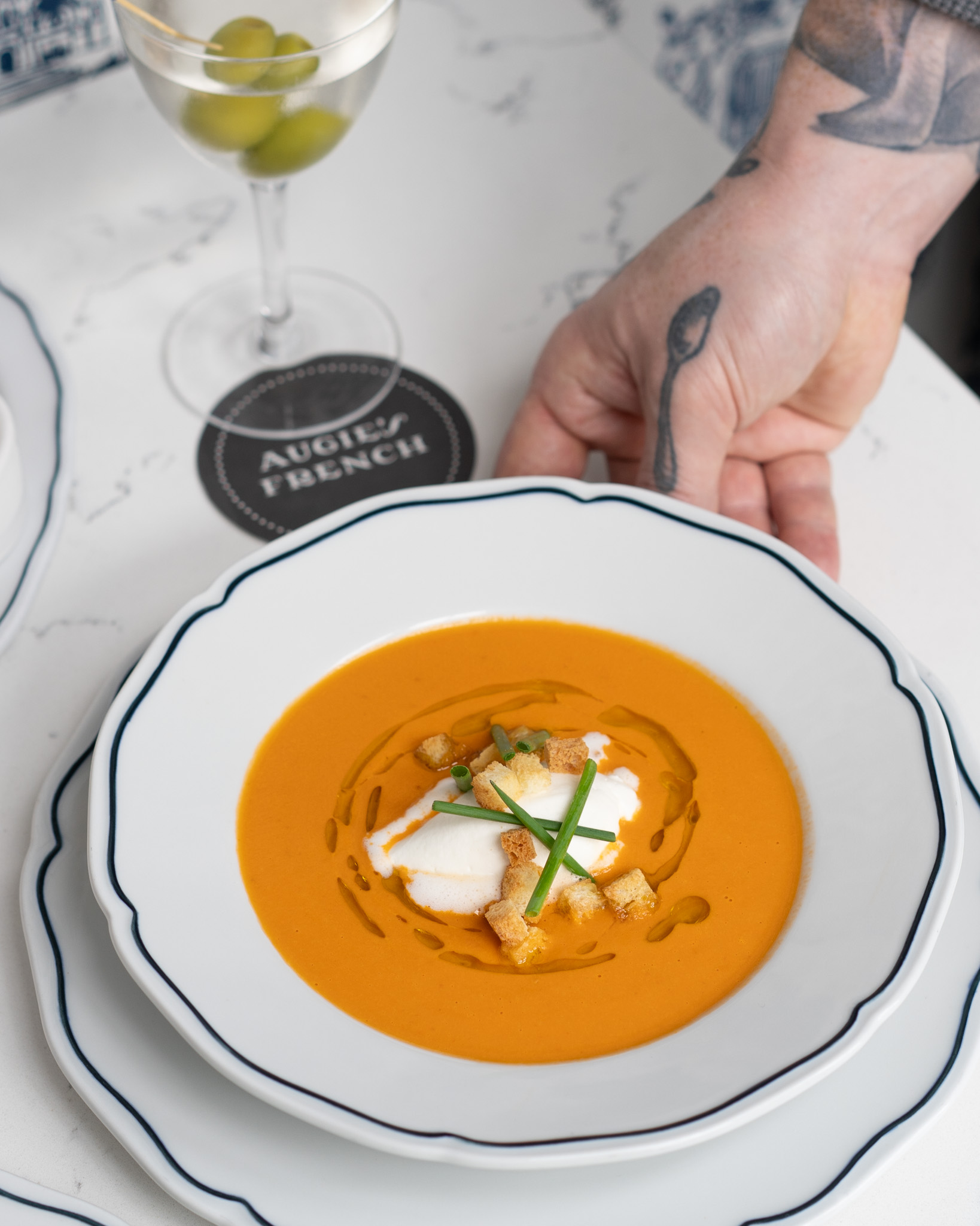 Augie’s French is where cozy meets classic, with martinis, good bread, and that unmistakable downtown bistro vibe. 🥖✨
📸: @savery.media