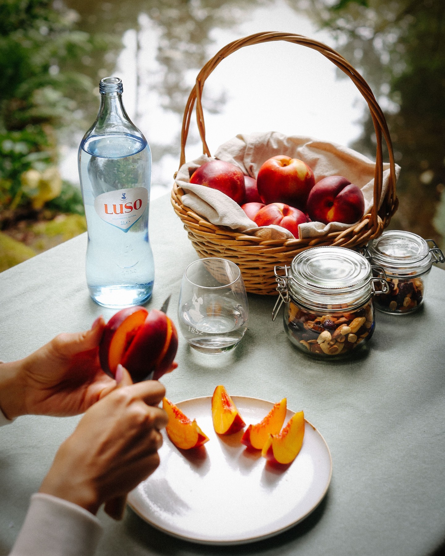 Sabores naturais repletos de bem-estar. 🍑✨​ #naturalmenteequilibrada #aguadeluso​