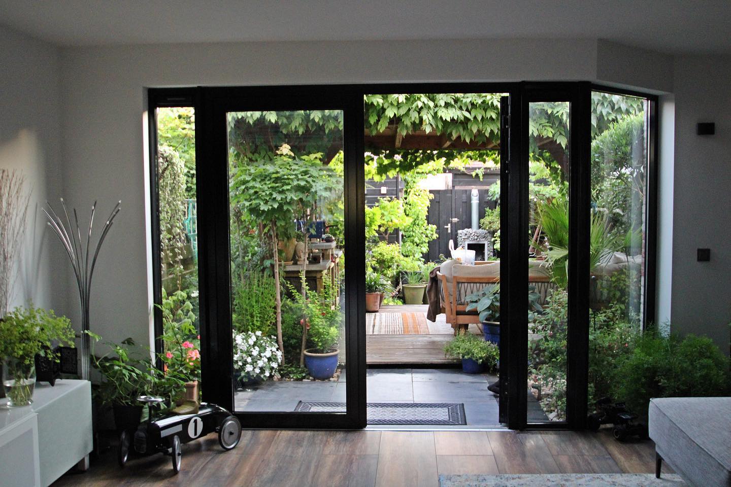 Wij hebben een aantal maanden geleden dit mooie Reynaers CS-77 Systeem geleverd met een variabele hoek, voor informatie kunt u altijd contact met ons opnemen!