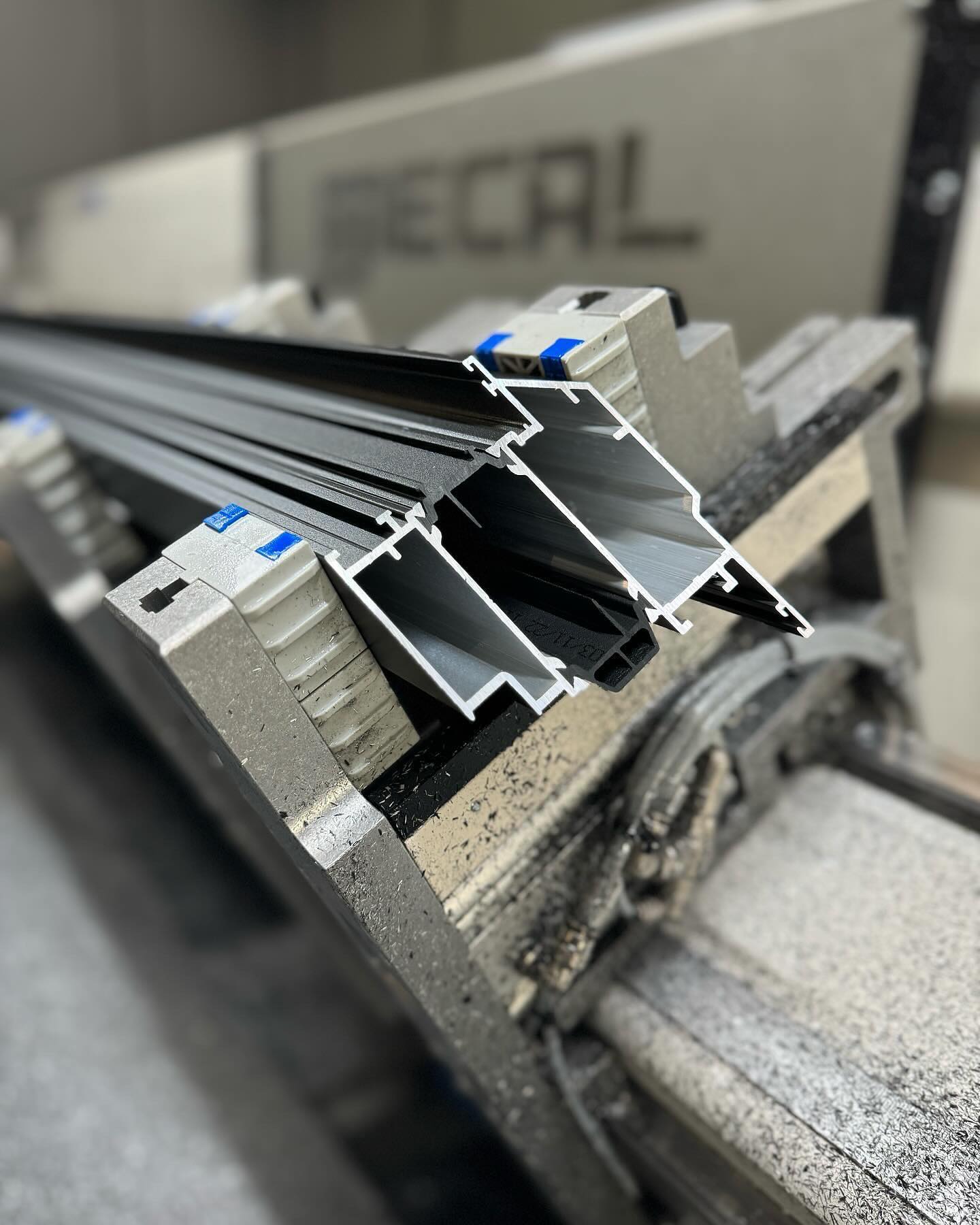 ML Steel<br />
<br />
U kunt bij ons terecht voor maatwerk kozijnen met een zeer korte levertijd!<br />
<br />
Wilt u meer informatie over dit of een ander systeem, neem dan contact met ons op voor een vrijblijvende offerte.