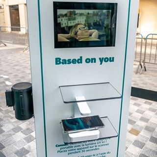 Charge and disinfect your smartphone in our Base waitingline @jaimedepoorter