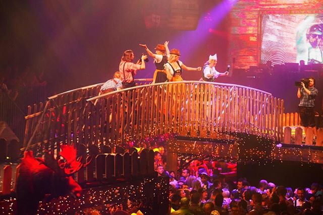 Knallen met die ballen. Cora van #mora zet het Sportpaleis in vuur en vlam #butikagency